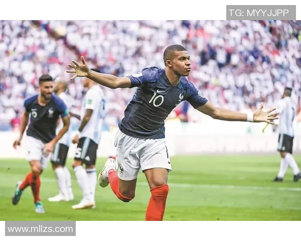 历届足球明星的风采与魅力回顾展现帅气与才华的完美结合